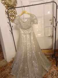 فساتين • فضي يدوي • لبست مره