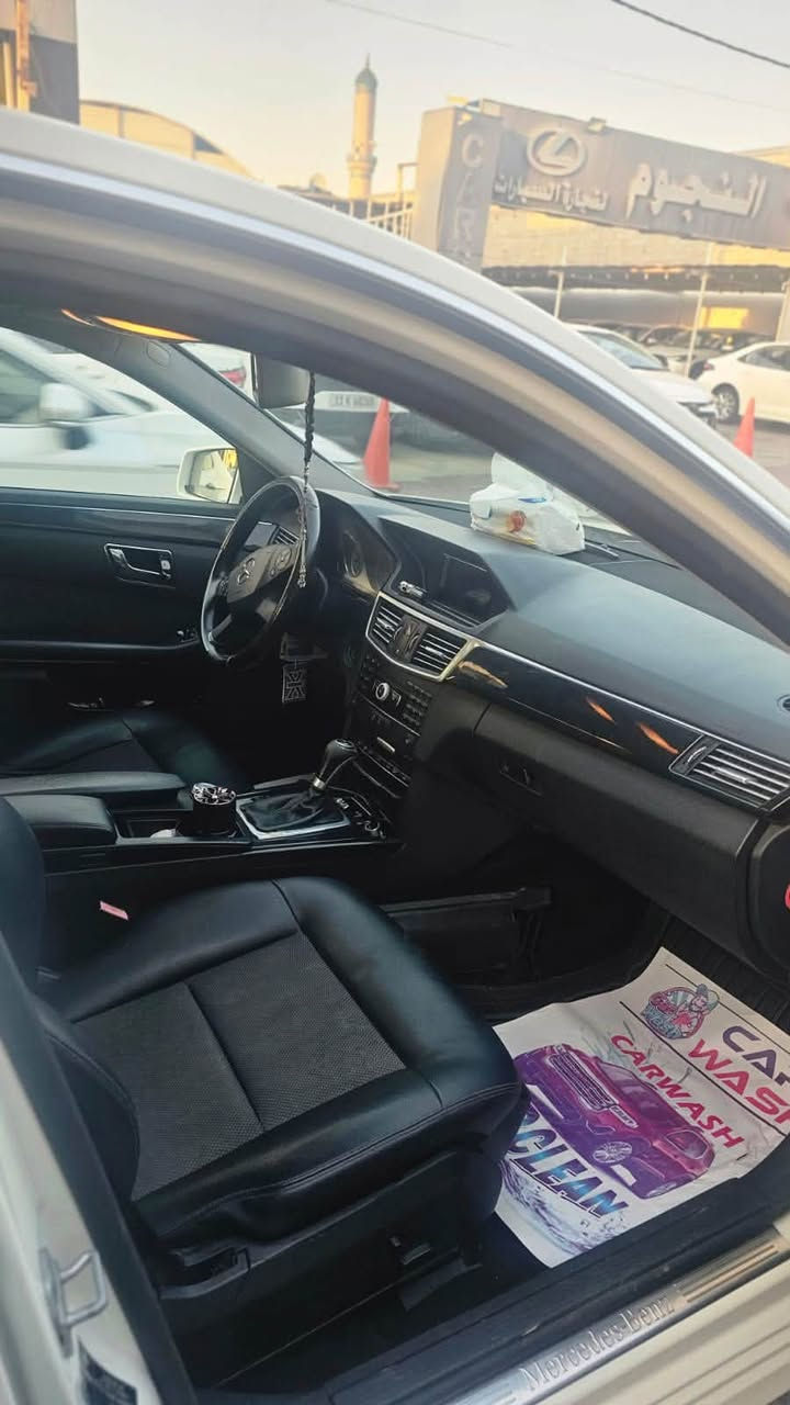 مارسيدس E200 2010 
خليجي كلين ماشية ٣٠٠ الف 
معروفة مواصفاتها 
بيها طخة بسيطة داخل العراق بالبنيد فقط ما اخترقت معدلة و مصبوغة مقدار شبر 
السعر ١٣٣ ورقة و بيها مجال حك الجية 
مكانها بغداد او الانبار ***********
