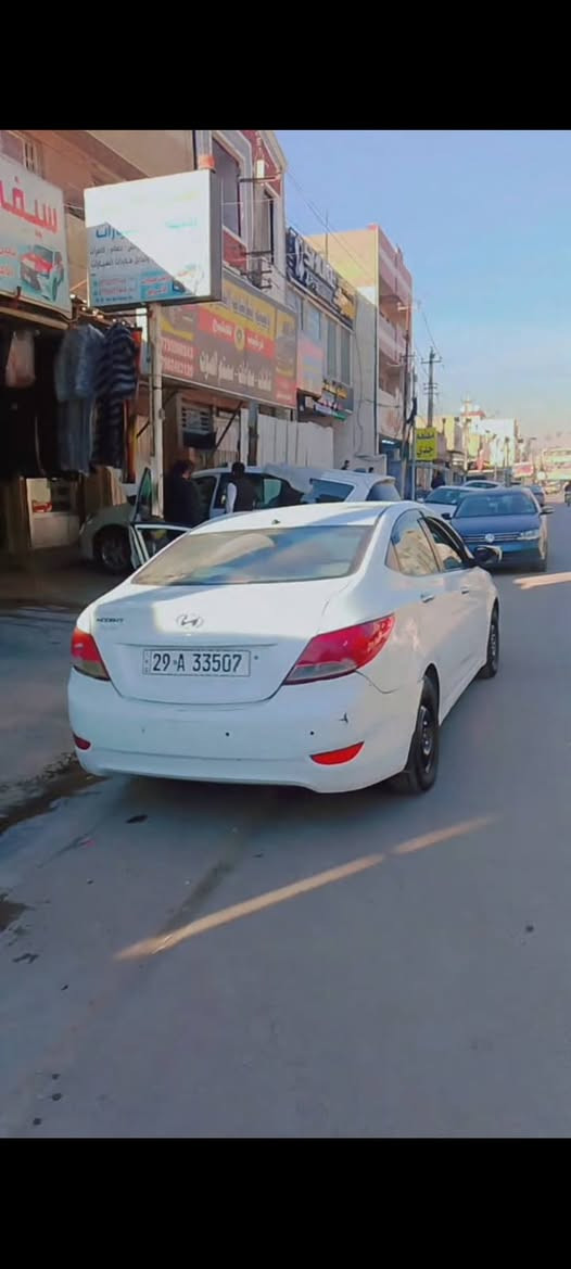 السلام عليكم اكسنت موديل 14 سياره مثل ما موضح بالتصوير بها سونار بها قطعه واحده تبديل وبيها صبغات سياره جاهزه من كل شيء سعرها 86 مكانها بغداد امين  الثاني.                ***********
