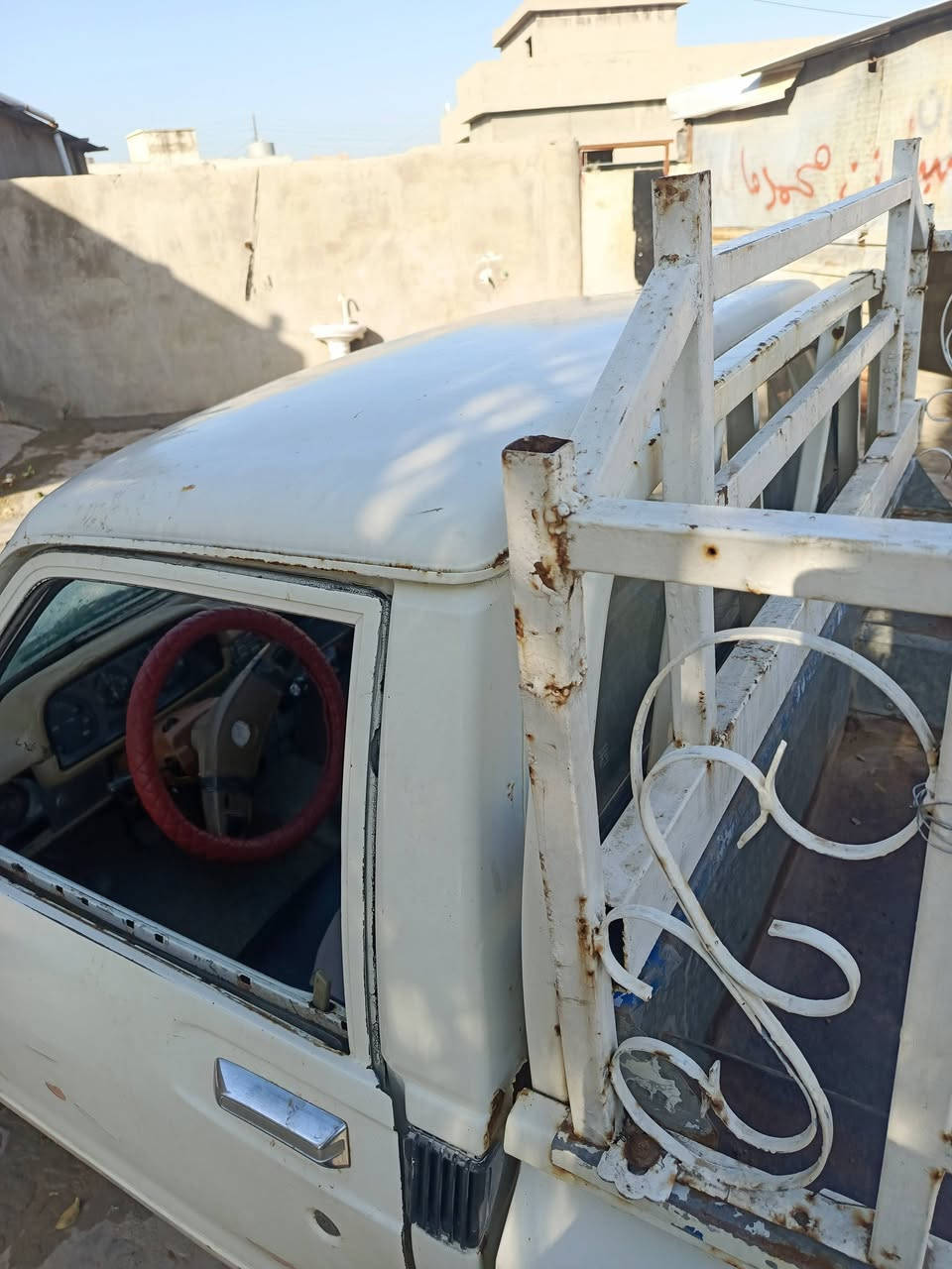 السلام عليكم سياره تويوتا 80 للبيع شرط تحويل أو وكالة رقم أصفر صلاح الدين السعر ٢٢$ ورقة بيها مجال الاتصال ***********
