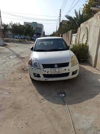 سويفت ٢٠١٠ • ابيض صدفي • جير عادي