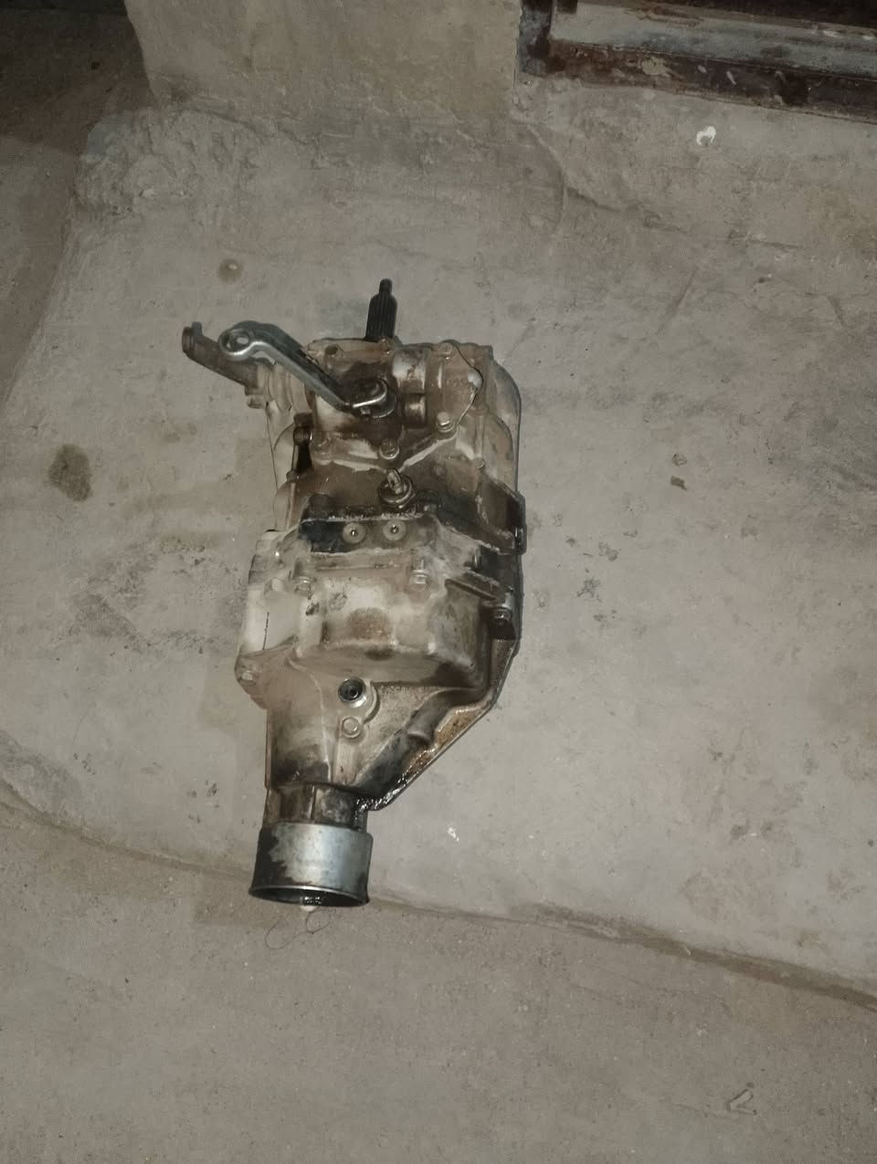 سلام عليكم عندي كير فتون البيع مستخدم بس ثاني بي صوت بس الباقي النمر مابيهن شي  مكاني حيدرية خان نص *********** سعر 100 بيه مجال قليل
