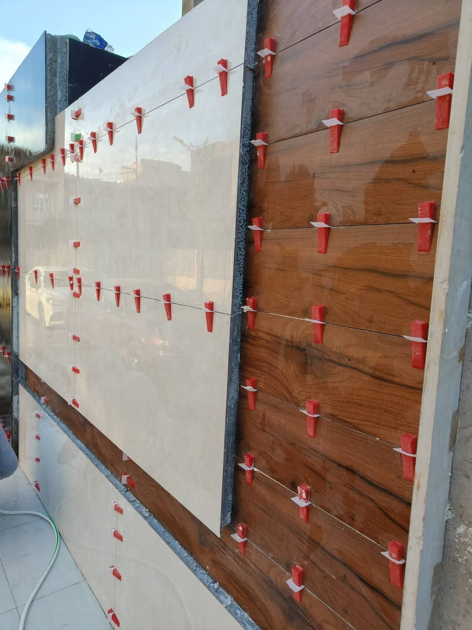 السلام عليكم عملي سيراميك بورسلين مرمر متفرغ حاليا العمل داخل الموصل فقط
***********
***********
