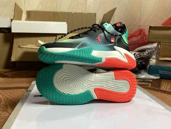 حذاء اصلي  بتصميم رائع ماركه السعر 35التواصل  واتساب ***********
