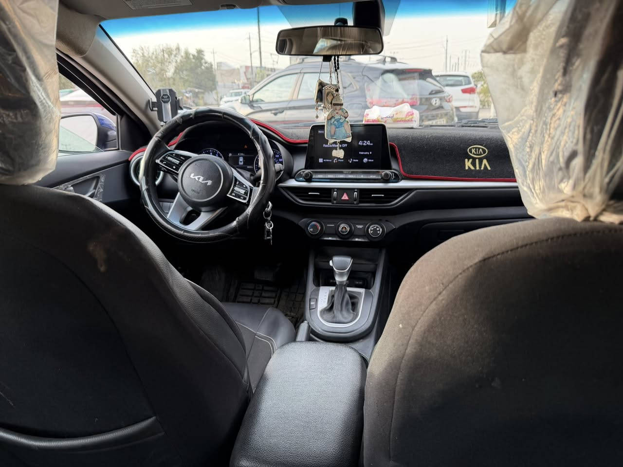 السلام عليكم كيا فوتي موديل ٢٠٢٣ وارد أمريكي حادثه جاملغ جه الأيسر بارد وبنيد مبدل كير ومكينه مكفوله تخم تاير جديد ياتري جديد ماشيه ٣٨ ميل السعر ١٤٥ رقم الهاتف ***********
