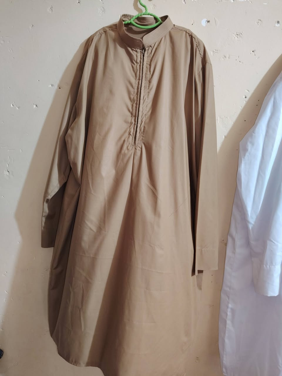 @إشارة زي مال دور يزيد
وزيين دور صحابه لقماش درجه ولى بارد وشرط تفصال 
وبصطال حجم44
للبيع كلمن وسعره 
ستفسار اتصل 
***********@@
