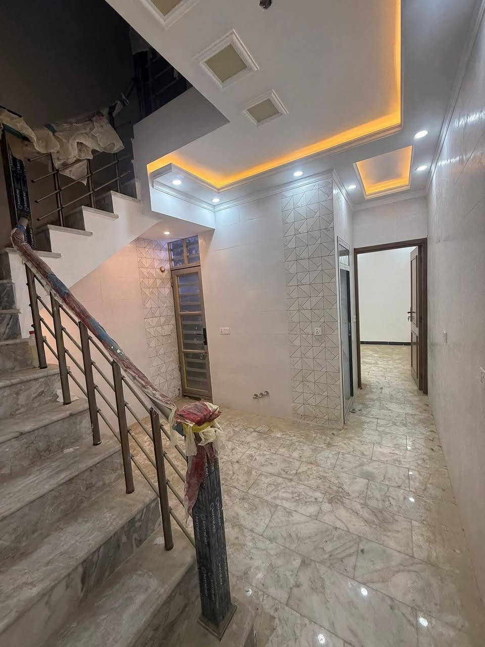 على بركة الله
📌 الثقة عنوان

يسر مكتب ازاد للوساطة العقارية
ان يعلن عن توفر

 دار سكني ركن  حديث 🏘️

بناء 2025
..... للبيع  .....

المساحة 50 متر
واجهة 4 متر
النزال 12.5 متر

الطابق الارضي

صالة + مطبخ + منور + خدمات + غرفة نوم 

الطابق الاول
 غرفتين  + خدمات

البنوك
📍شارع طرشي المصطفى
للاستفسار
اتصال + واتس اب
***********
***********

او مراجعة المكتب
ازاد للعقار
شارع اسواق النداوي
مجاور محطة تنقية الماء ( H2O )
