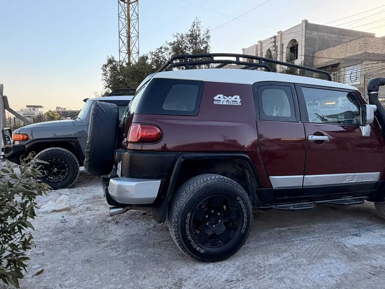 FJ CRUISER 2008
سيارة بلادية مواصفات ( دفع رباعي ، 4 شمسيات ، كاميرة ، شاشة ، حساسات ، بجم كامل زينون …..)
رقم بغداد الدولي ( سنوية وهزة جديدة )
كير ومحرك مكفولات والفور ويل شغال
بيها قطع صبغ اعتبرها حزام السيارة 
شواصي ودواخل مكفولة 
السعر 133 ورقة 
للاتصال ***********
بغداد - السيدية
