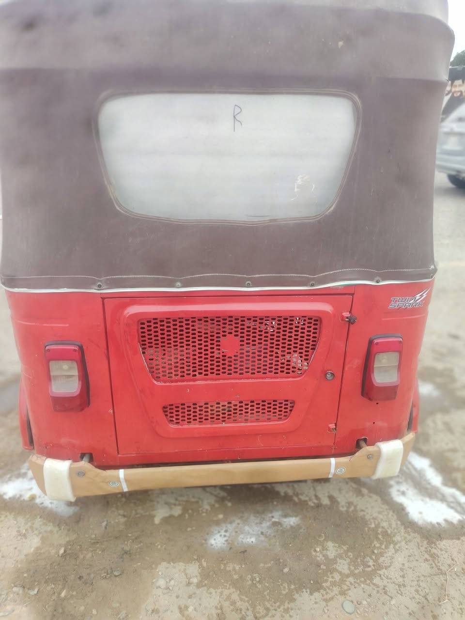 السلام عليكم تكتك لبيع موديل 22 وعشرين شهر 5 تكتك  كفاله عامه  دوشمه تخم تاير تكتك جاهزه من كلشي  تكتك مال جناي المكان المجر الكبير السعر ( 8) وبيه مجال الاستفسار***********
