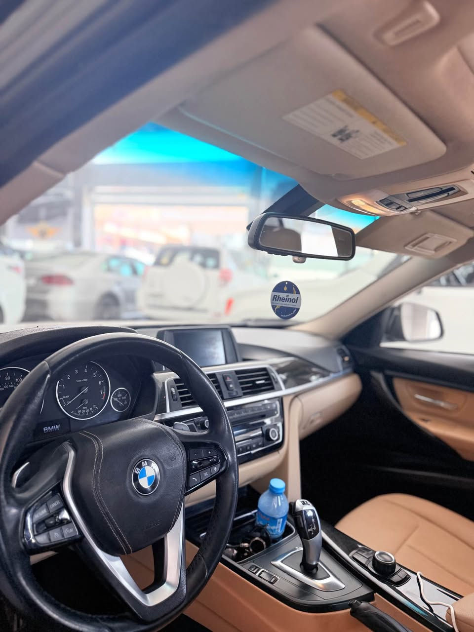 Bmwموديل 2018 
سياره فول مواصفات 
كوشن خزن 
كوشن هيتر 
داخل زه ر 
رادار سلايت 
فول فول 
گير مكينه جديد بئ صرف بئ نفخ
2 قطع صبخ سه رئ شاصي يئ گرتي 
ارباك سترين و دكمه يت فه بين
دشبول بشرط 
4 تايره جديد 
4 مود ايكو سبورت نورمال + سبورت 
سعر 137$ ورقه 
غرامه 450 هزار سعرئ هيت خار 
رقم تلفون ***********
مكاني دهوك زاخو, دهوك
