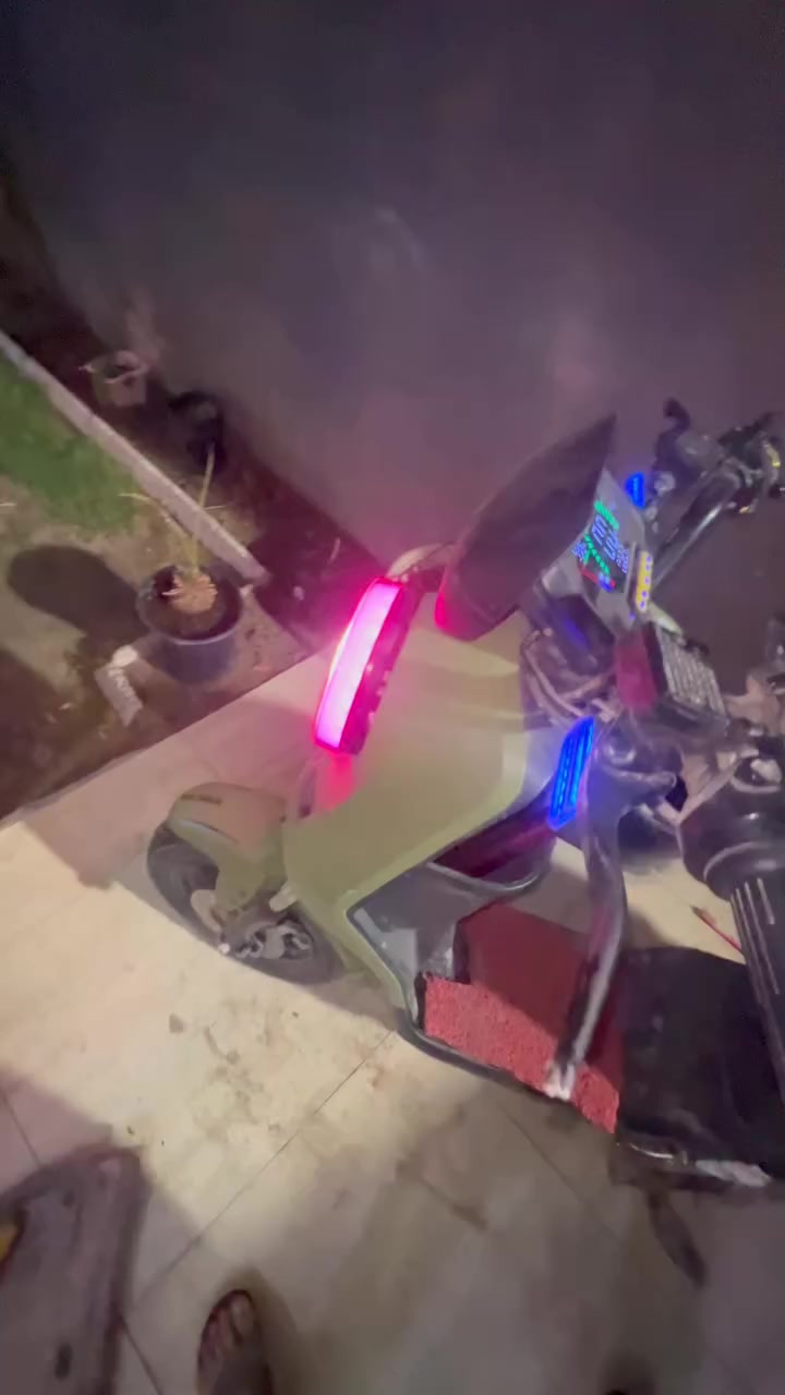 R9 للبيع 2026 الدراجه بس الكفر مكسور موجود بالفيديو الباقي كله نظيف رايده ب400 وبيه مجال
مكاني تنومه ***********
