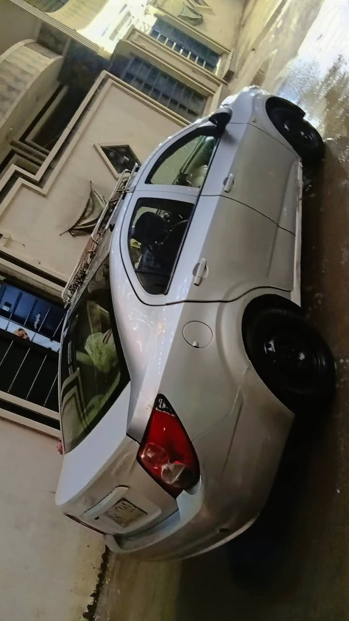 سلام عليكم شوفر سونك موديل ٢٠١٢ مكينه وكير كورلا ١٦٠٠ سيارة حلوة بيهة صوت بلصدر جهة السايق تبريد ميشتغل للبيع أو المراوس بسيارة سبعه راكب مكاني بغداد السعر ٥٠ وهذا رقمي ***********
