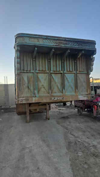 السلام عليكم عربانه جناب ثلاث محاور سكانية نجمه مصلاوي القديم الطول 12ونص  كلشي واضح أمام الصورة العنوان بغداد السياحي. الاستفسار. ***********
