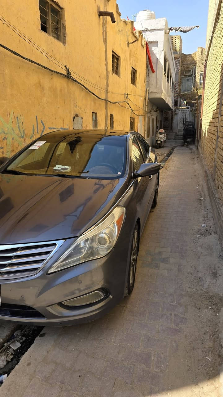 ازيرا 2013 وارد امريكي بيها جاملغ وبنيد بدون دواخل كير ومحرك مامفتوح شرط فول مواصفات وجاهزه  رقم بغداد باسمي تحويل مباشر للاستفسار ***********
