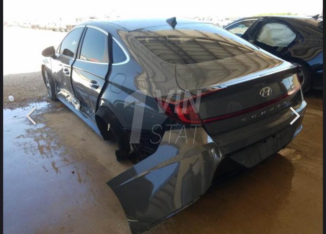 سوناتا ٢٠٢٠ sel وارد امريكي
موصفاتها الsel معروفه 
محرك 2.5 gdi 
گير DCT ٨ نمر
رادار / تحديد مسار / نقط عمياء/ اوتو هولد /شاشه حجم الوسط
السياره حادثها بابين صبغ مو تبديل جهة السايق وبيها بارد بالجاملغات اقل الشبر بصف البيبان بنفس الجهة ايرباگ برده فقط  
وهنا بالعراق صار بيها اثر حالوب بس مو قوي بس ٢ قويات بالبنيد ومبينات بالصوره
السياره حاليا ماشيه 84000 km وقابل للزياده
السياره بأسم شركة رشيد تريد وكاله تريد تحويل
السنويه تسقط شهر ال١٢ بال٢٠٢٦ 
السياره بدون فتحة بس اني مغلف القماره جمالية
مكاني النجف
السعر ١٥٣ وبيها مجال بسيط
 
*********** 
حبايب بيع نقدي فقط فقط فقط
واذا شفتها متسوه سعرها ان شاءالله تحصل اغات اغاتها بسعر ارخص النجف, العراق
