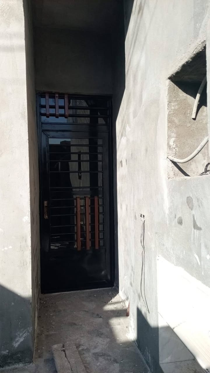 سلام عليكم عندي بيت البيع بل الكرغولية قرب جسر حديدخضر بين سدين سند ٢٥ كامل مساحه ١٢٠ سعر ٧٢ وبي مجال يراسني خاص او وتساب *********** او رقم ***********
