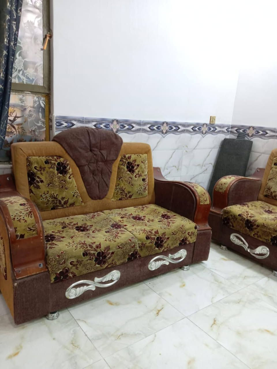 السلام عليكم عندي تخم للبيع***********
