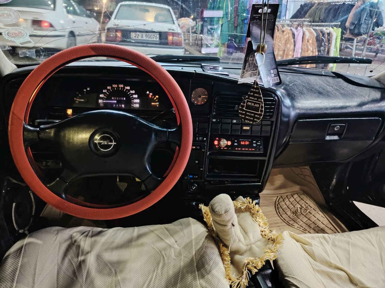 يالله سلام عليكم للبيع اوميكه موديل 1992 شرط التحويل و الوكاله مشروع وطني دفتر بانزين سستم سماعات محرك 20 كير عادي تخم ويل كروم تخم العنوان كركوك السعر 25 و بيه مجال بيع سريع***********
