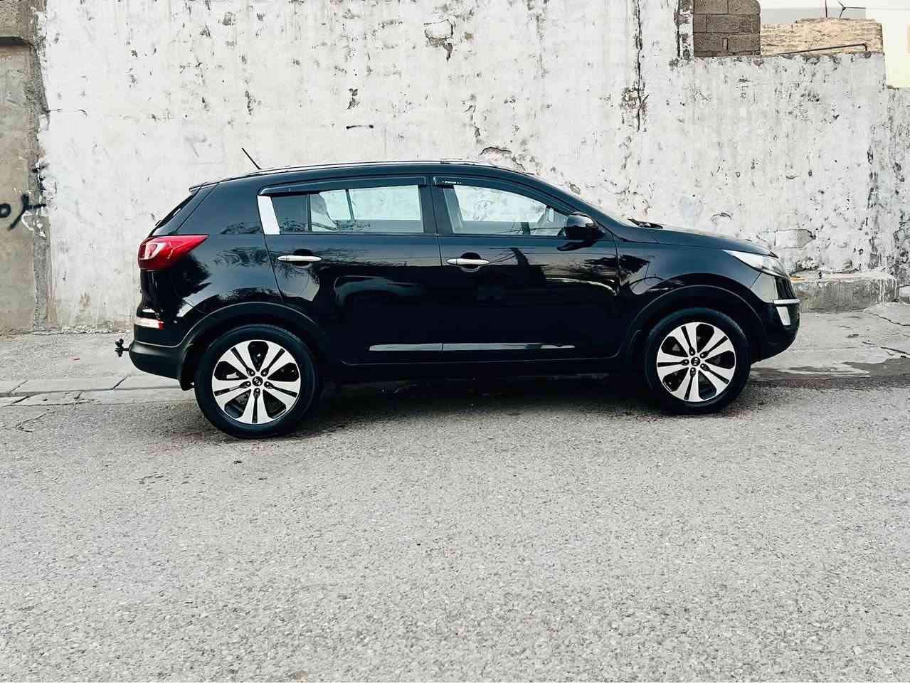 بەناوی (خوای گەورە) ژم***********
کیاسپورتاج مودیل 2013خەلیجی
گێر توماتیک وعادی فول مواسفات 
سقف پانوراما ڤولیوم بلوتوس ABS
جام وئاوێنەکارەبا پشتی کامیراو حساس
ویل کروم لایت زینون یەک پارجە سبوغ
بێ داخلی وێنەی سونەرم داناوە
تایەی نوێیە یەک دینارمەسروفی نیە 
197هەزار رویە مکینە دوش نەکرایتەو
گێرو مکینە بەشەرت سەوت و دوکەلی نیە
سەنەوی رەقەم نوێیە تحویل غرامە بەشەرت
سعری 125$  شوێن هەولێر أربيل, العراق
