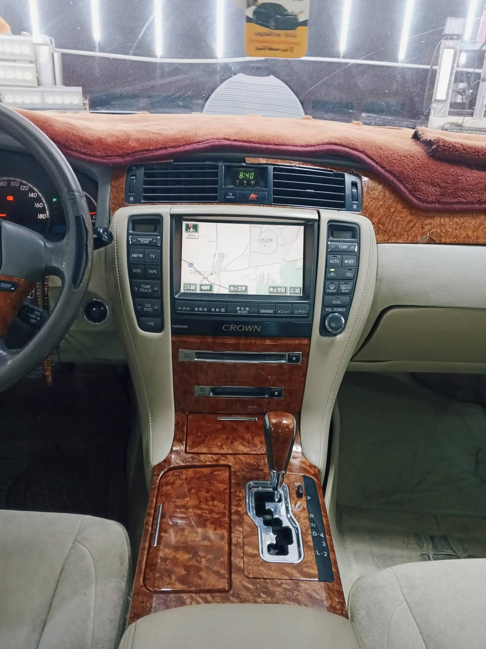 سلام عليكم ورحمه الله وبركاته 
للبيع او مراوس 
2007 فول 5بصمات داخل عسلي تبريد قطعتين كشناات امامي خلفي كهرباء 6سلندر مابيه نقص كامله 
متومه سليمانيه طبق الاصل 
مكانه واسط الصويرة 
***********
سعر 45وبيه مجال
