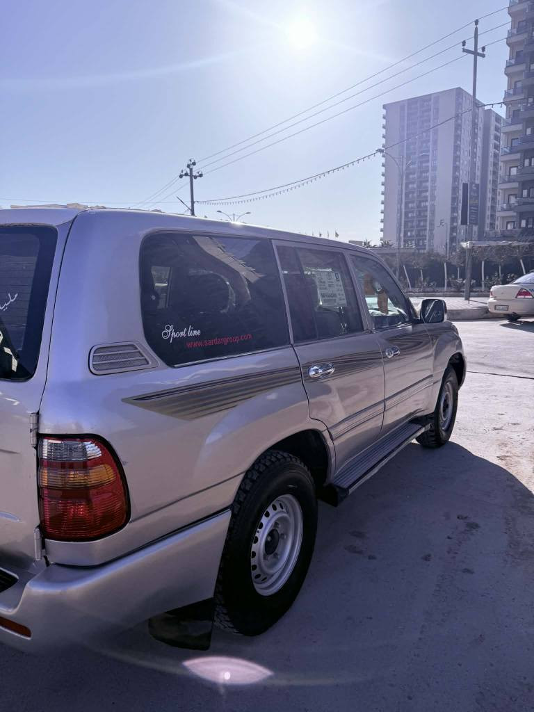 بەناوی خوای گەورە
مۆنیکا مۆدێل ۲۰۰۳ داشبوڵ بەرز
گێڕوو مەکینەی بیلاد لۆک لۆکە بەهەموو شەرتێک
سەیارەکە موزاهیدەیە کتابی لەگەڵە
سەیارەکە درع بووە لێکراوەتەوە هەنێک درعی پێوە ماوە
هیچ دەعمیی نییە بەشەرت
تەقەو ڕەقەی نییە
حیزام بۆیاخ نییە من بەحیزام ئەیفرۆشم
نوقسانی بەس ۲ دراین شەفتی پێشی ئەوێت
بەشەرتی گێڕوو مەکینەو ئەکسل و تەقەوو ڕەقەو  مووسو بڕاوەش 
لە سلێمانیم تکایە موشتەریت تێل بکە بە مسج نا
*********** السليمانية, العراق
