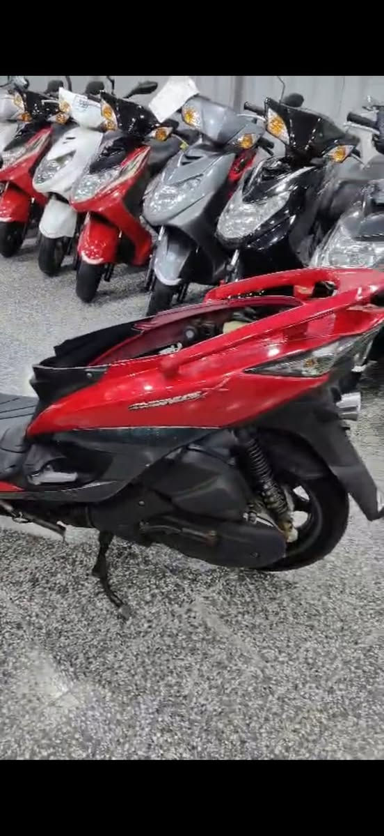 لبيع دراجه سكنس لد الدراجه مال مزاد كفاله عامه ماشيه 12 الف صار شهر من خذيته ب15 وهسه رايده ب13 ورقه 
مكانه بصره 
***********
