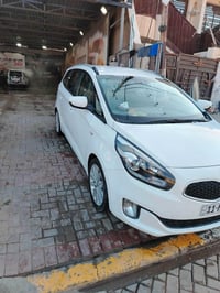 كيا كارنز موديل 2014 خليجي محرك 2000 دوش قطعتين صبغ چاملغ وبنيد طخه خف...