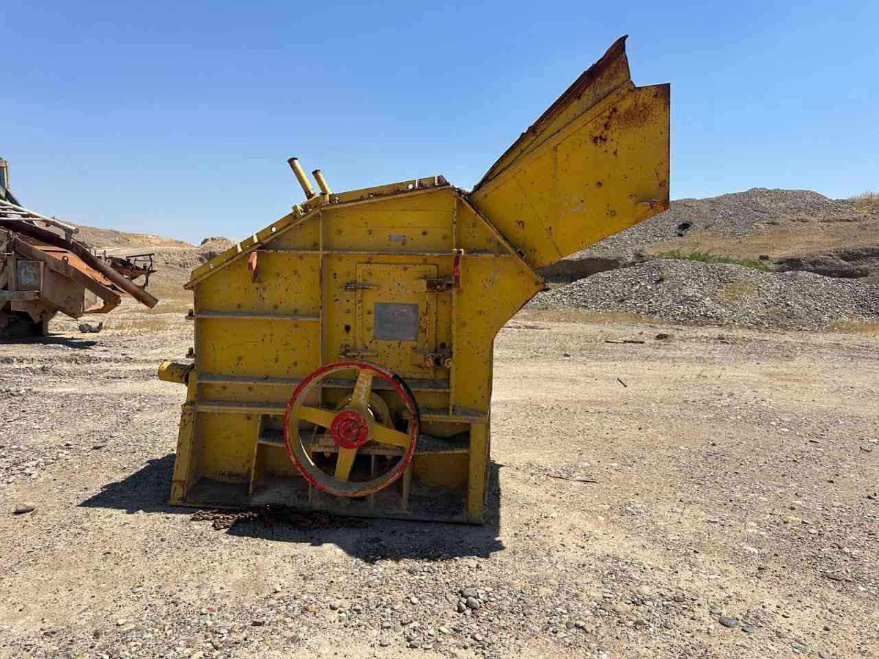 السلام عليكم كساره برونكس مع معمل رمل ثلاث خنات مع قوايش عداد 2 البيع ***********
