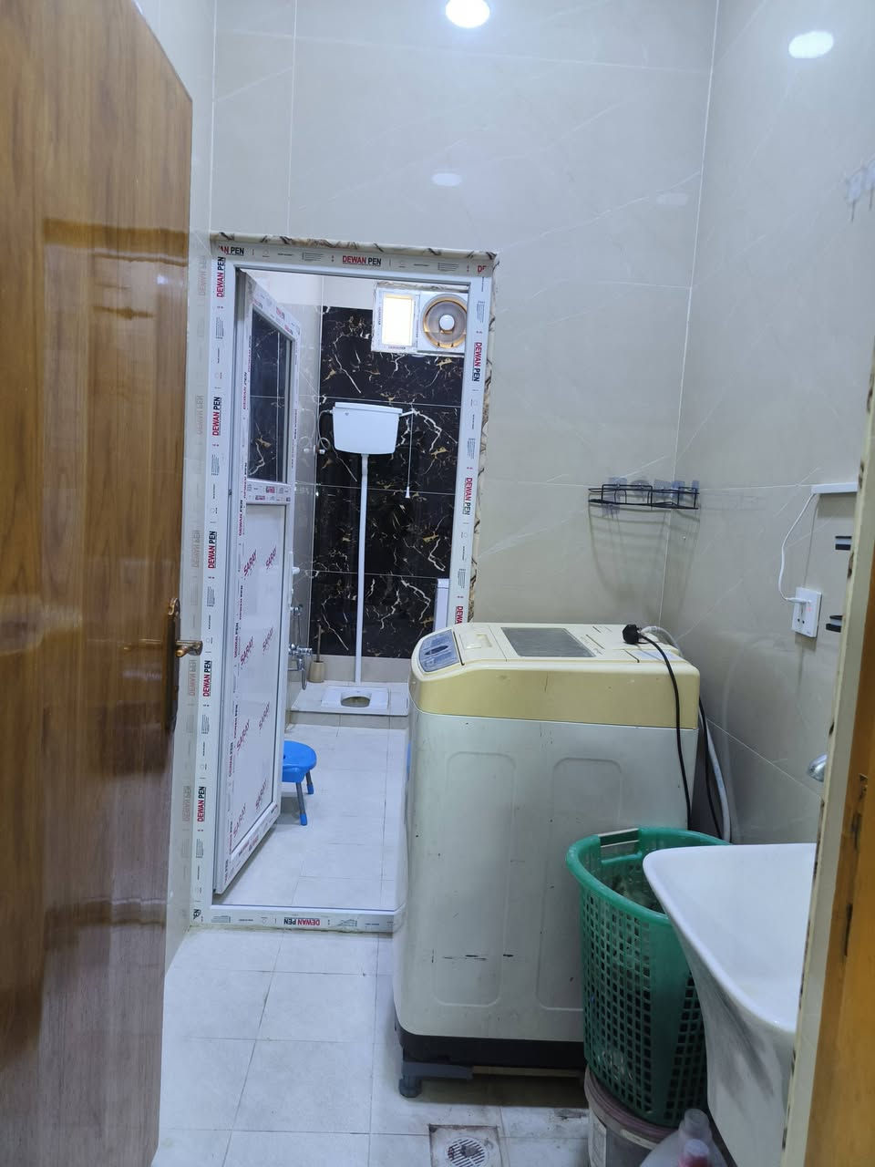 دار ٢٥٣متر  طابقين شارع ٢٠
                على ساحة يباع مع الاثاث 
                                    حي الجمعية 
بناء حديث  ودرجة اولى عمل جناي
تفاصيل اكثر اتصل او راسل الصفحة

***********
مكتب دارك الجديد
