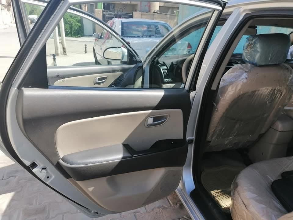 السلام عليكم
النترا خليجي للبيع موديل 2010 

محرك 1600 دكشن ناصي 

ضربته ب الجاملغات الخلفيه و مرجعه ع بارد وليس الصندوق وبابين مبدله ابلاديات شركه

تبريد شغال 

سيارة نضيفه رقم بغداد جاهز للتحويل ثاني يوم 

السعر 98 و بيه مجال قليل 

مستعجل ع بيع

مكان بغداد الامين الثانية  

للأستفسار ***********

