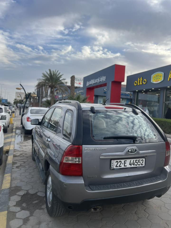 كيا سبورتج خليجي موديل 2009  مكينه 4 سلندر 2000  شاشه وكامره لون نفطي الداخل بيجي سياره رقم اربيل السياره جديده وجاهزه من كلشي بدون اي نواقص سعرها 127 وبيها مجال

***********
