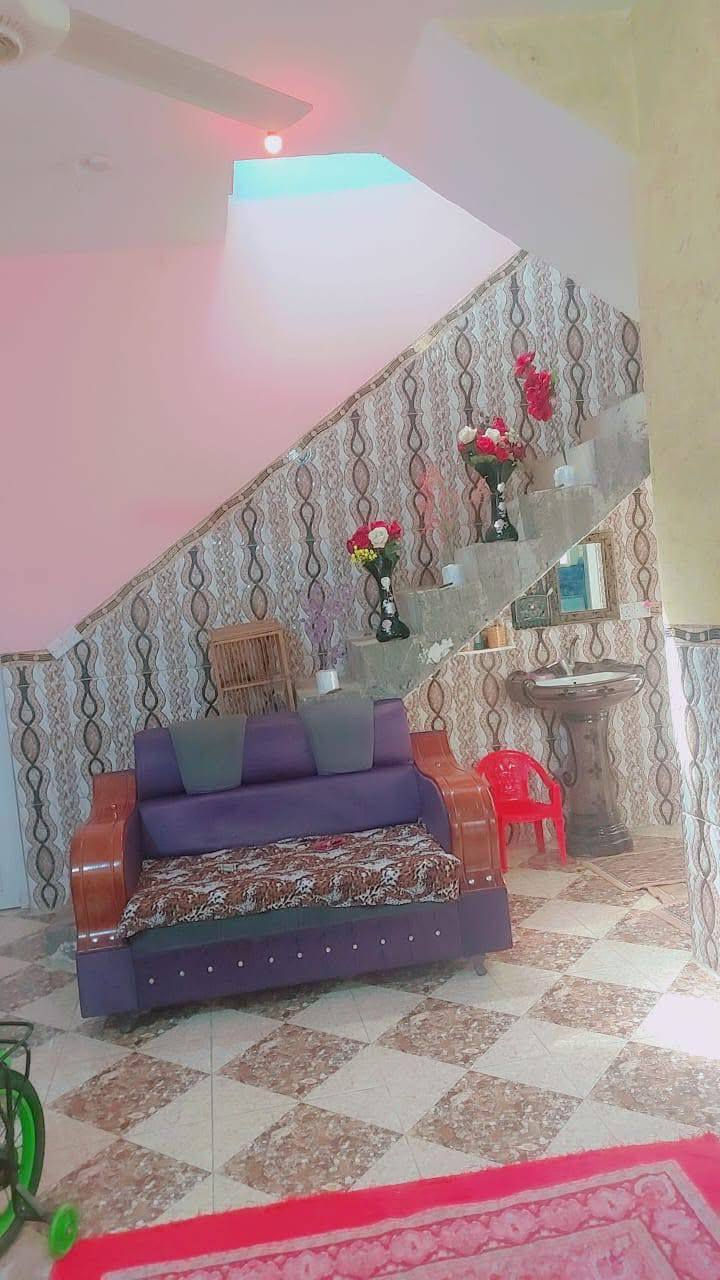 السلام وعليكم دار سكن مساحة ١٢٥ متر الوجها ٦ وربع للبيع التحرير بستان الخشالي وكما مبين في الصور الاتصال ***********
