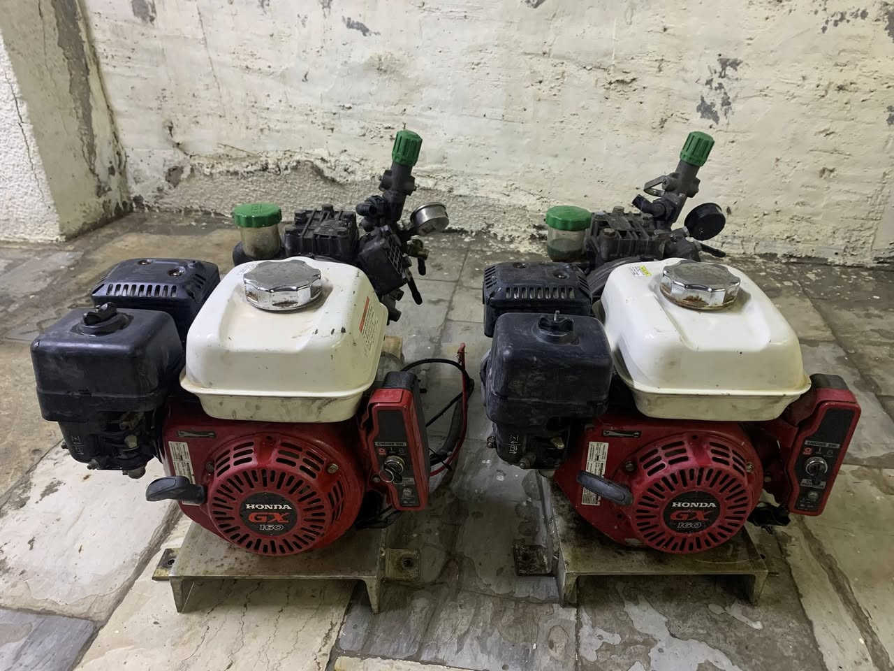 يالله
ماطورات هوندا ياباني اصلي
والمضخه ايطالي ٤٠ بار اصلي( زرااااعي ) 
حلوات وجدد
بغداد / بارك السعدون
***********
