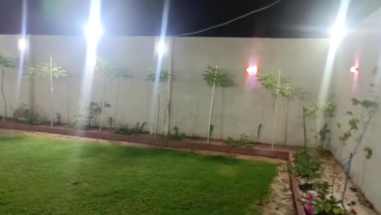 قطعه ارض للبيع بها بناء حديقه مساحه 360 متر موقع حي الازدهار***********
