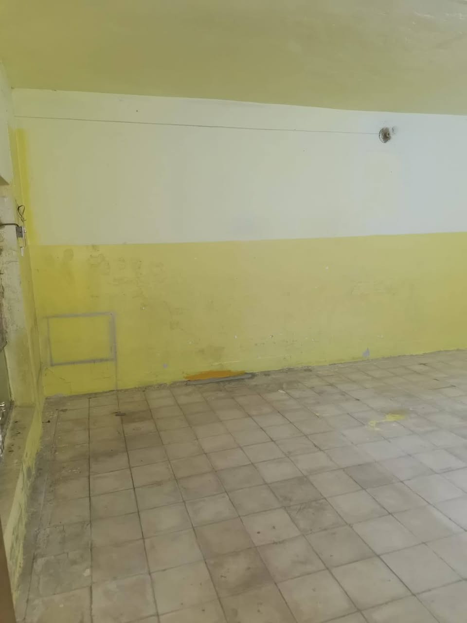 مشتمل للايجار
المساحة 100 متر
شارع الامير مقابل مطعم دبي 
للاستفسار ***********
