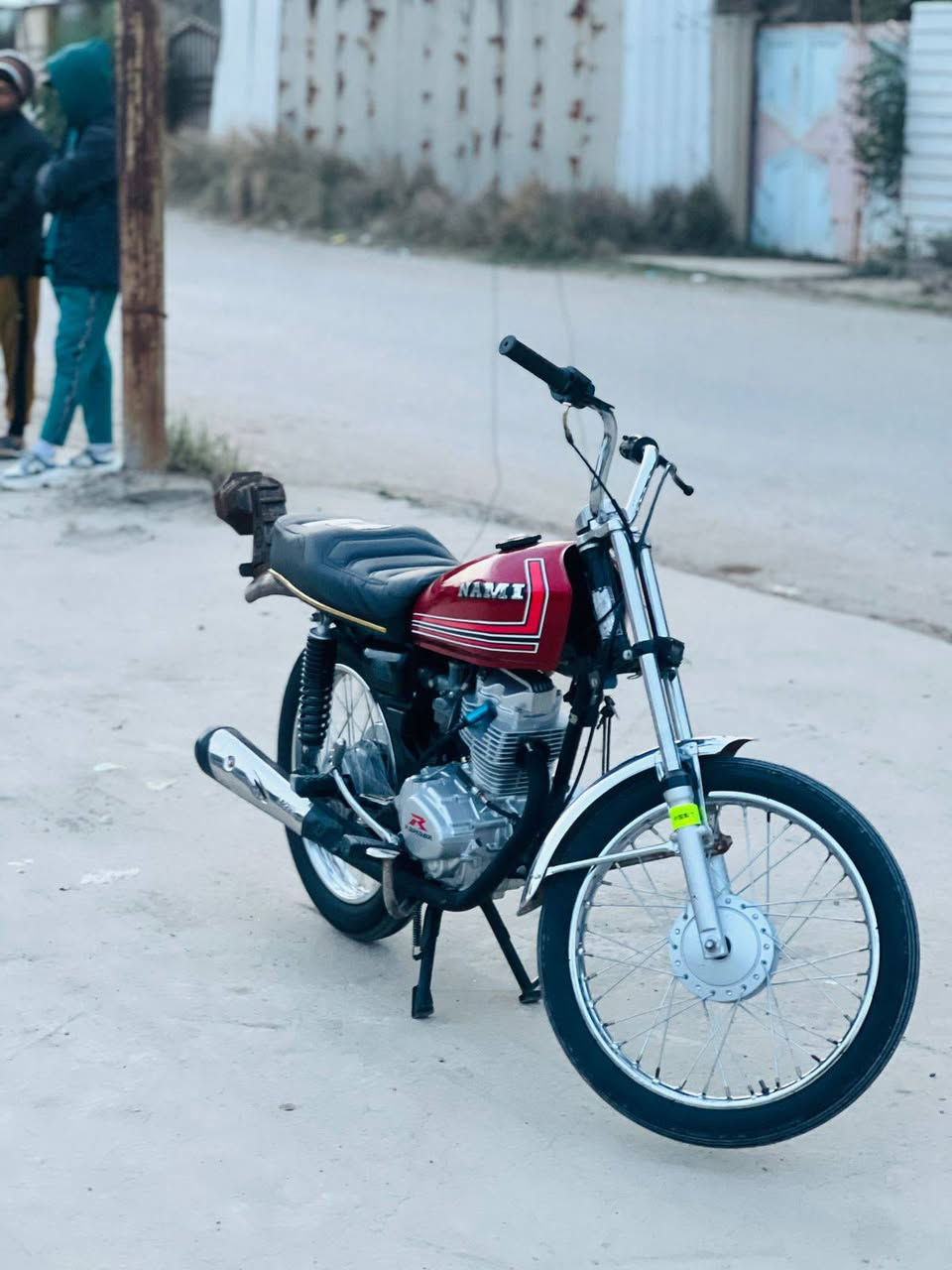 سلام عليكم للبيع شاصي 14 اوراق اصولي مكينه رابيدو 25 وغراض كله اصلي مكان محاويل ناحية الامام لسعر 700 وبيه مجال قليل ه‍‍***********
