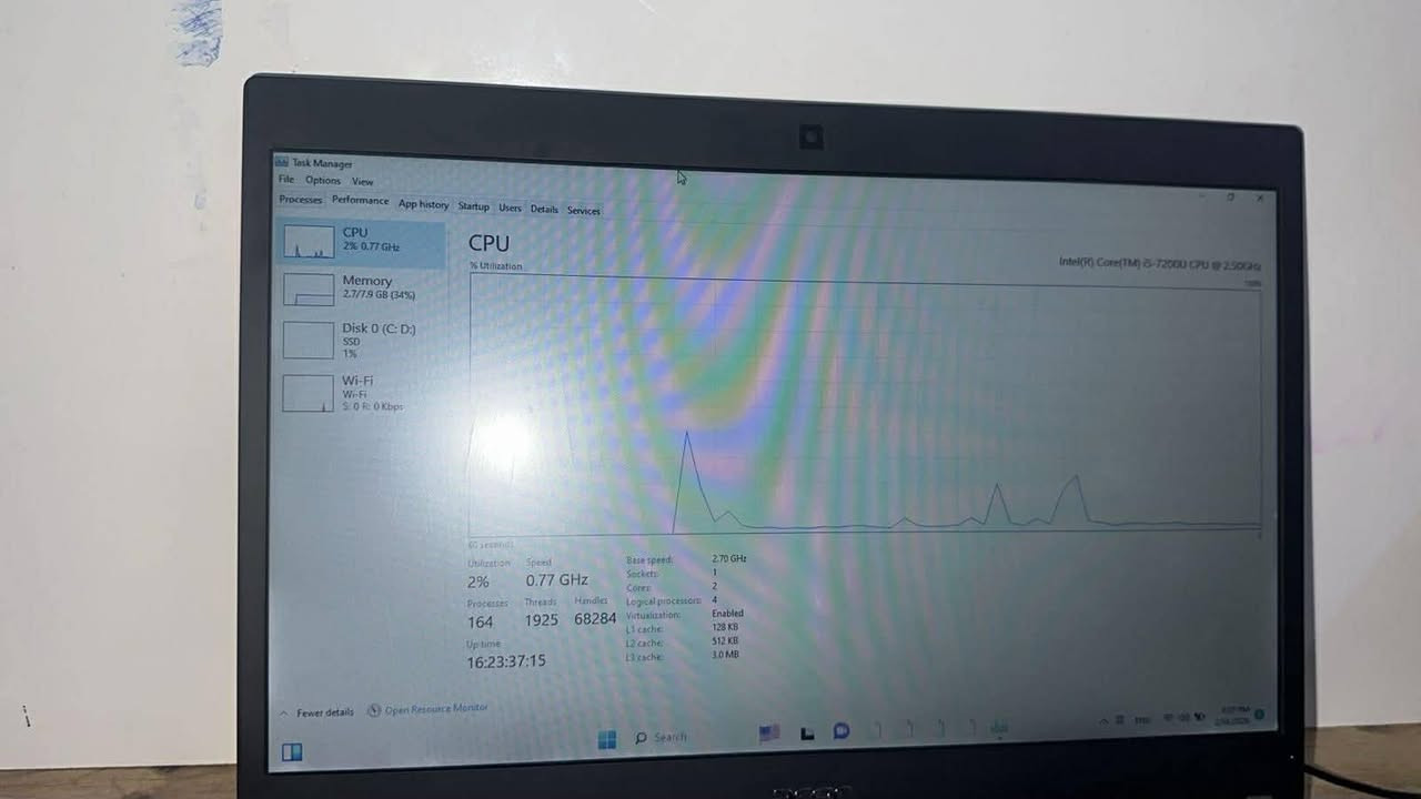 السلام عليكم 
لابتوب ايسر ذاكره ١٦٤ قابله للزياده نظيفه جدا المكان بغداد حي الجامعه السعر ٣٥٠ وبيها مجال ***********
