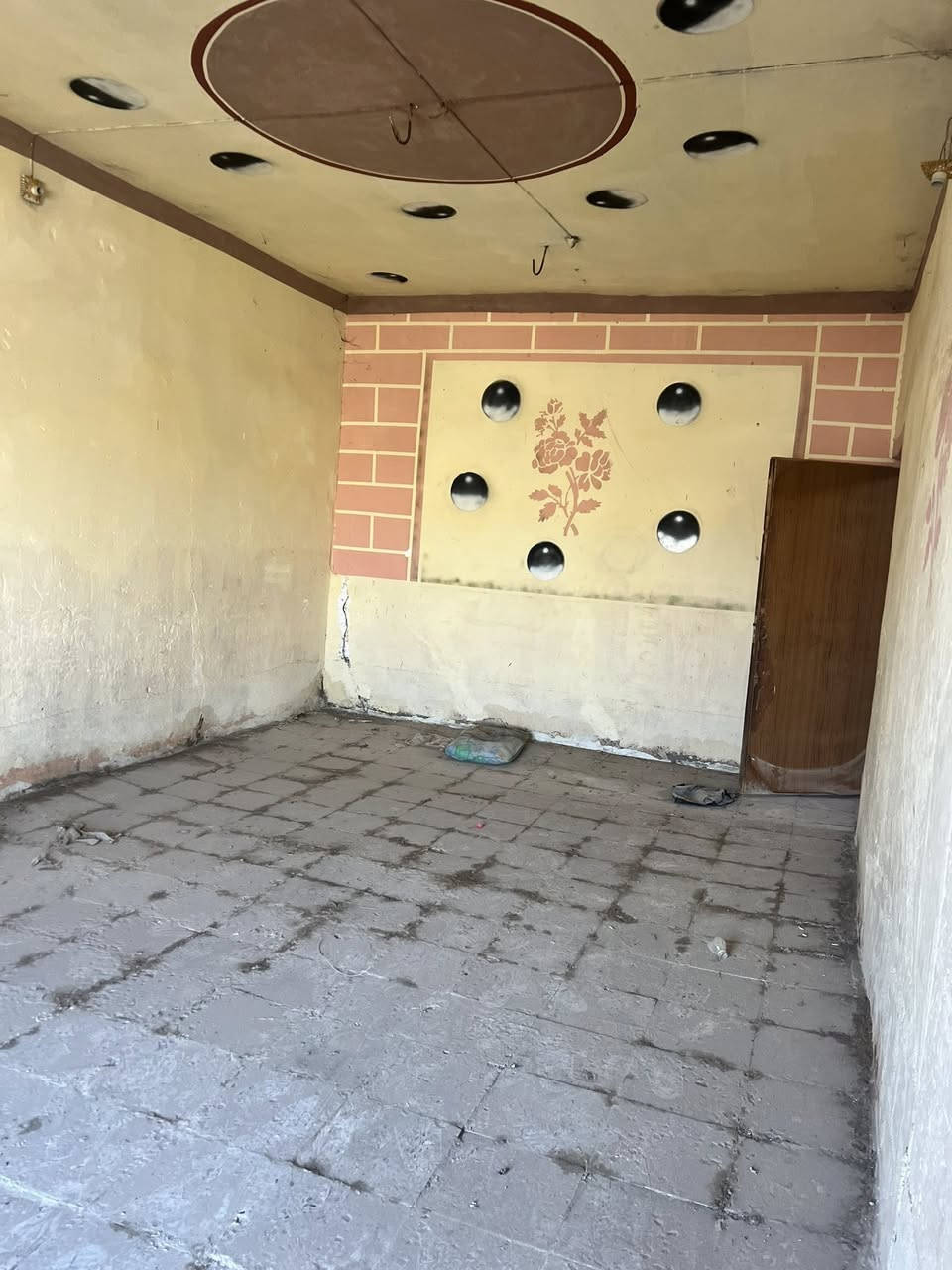 السلام عليكم بيت للبيع طابو صرف  المساحه ٢٦٠ متر محتاج فقط ترميم موقع حلو  ومميز مساحه الشارع ١٥ متر جميع الخدمات متوفرة والبيع بمبادرة وبدون مبادره 
العنوان ام الهوى القديمة مقابيل مجمع دينار الشارع العريض 
 تفاصيل البيت /٣ غرف /استقبال/مطبخ/ حديقة/كراج سياره /مجمعات صحية داخلي وخارجي 
الاستفسار /***********
