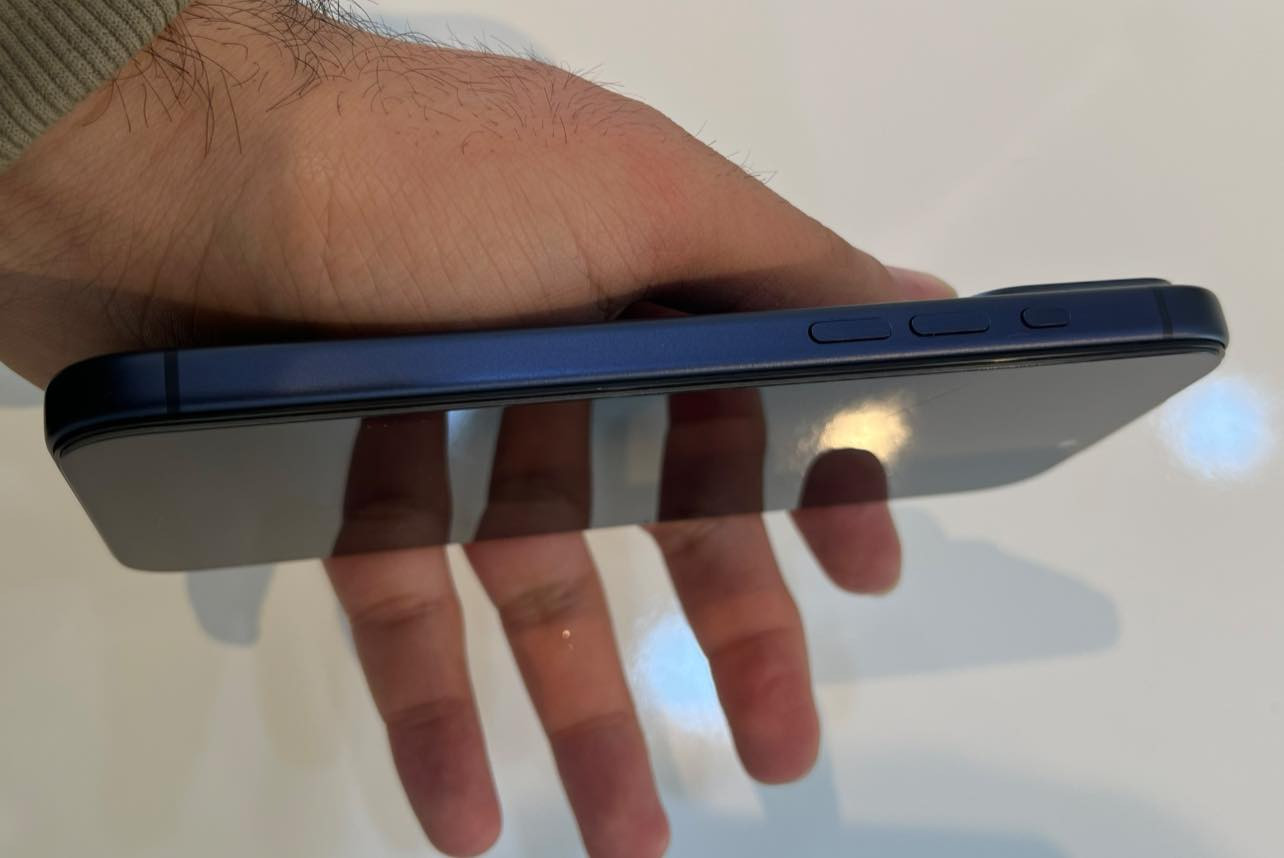 17 برو ماكس نيلي الجهاز مبدل شاشة وبي ضرر بالشاصي كما موضح بالصور مشحون 25 مرة كل شي شغال مابي اي مشاكل 
ع الفحص
السعر مليون و100 وبي مجال 
مكاني حله / ***********
