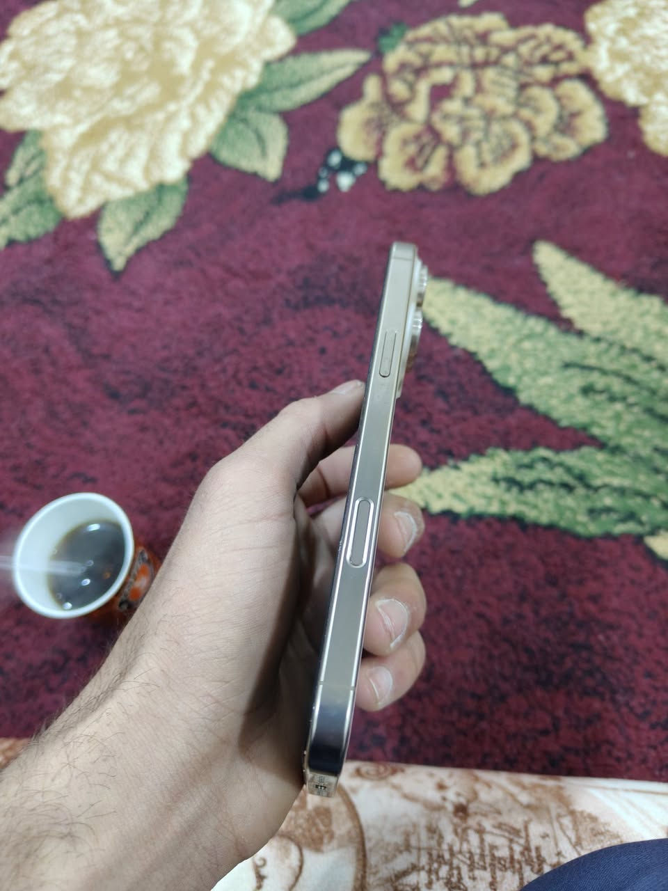 للبيع (لأصحاب الذوق والتميز)
​الحالة: الجهاز بحالة الوكالة (نظيف جداً)، استخدام شخصي  وخالي من أي خدوش أو عيوب فنية.
​المواصفات الأساسية:
​الموديل: iPhone 16 Pro Max.
​اللون: تيتانيوم صحراوي (Desert Titanium) / أو تيتانيوم أبيض (حسب وضوح الصورة).
​المميزات: كاميرا خرافية، أداء جبار، وبطارية تدوم طويلاً):
​سعة التخزين: [ السعة 256GB أ].
​نسبة البطارية: [ النسبة: 99%].
​الملحقات: الكرتونة الأصلية وكابل الشحن الأصلي.


**إذا كنت صاحب هذا الإعلان وتريد حذفه لأي سبب، رجاءا أرسل رسالة إلى الدعم الفني**