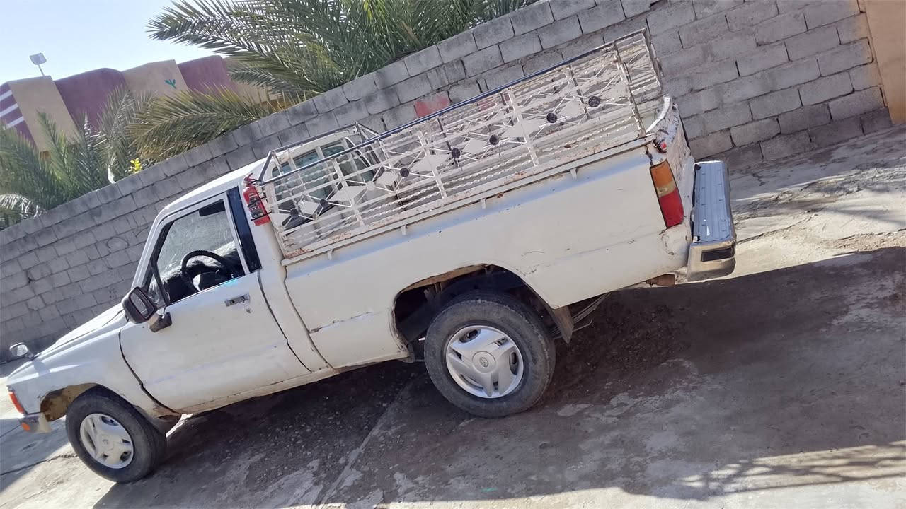 سلام عليكم بيكم تيوتا1988 للبيع رقم انبار انكليزي تايرات نص عمر كير محرك وشاصي مكفول كير4نمر السعر 32 وبيها مجال  رقم الموبايل ***********
