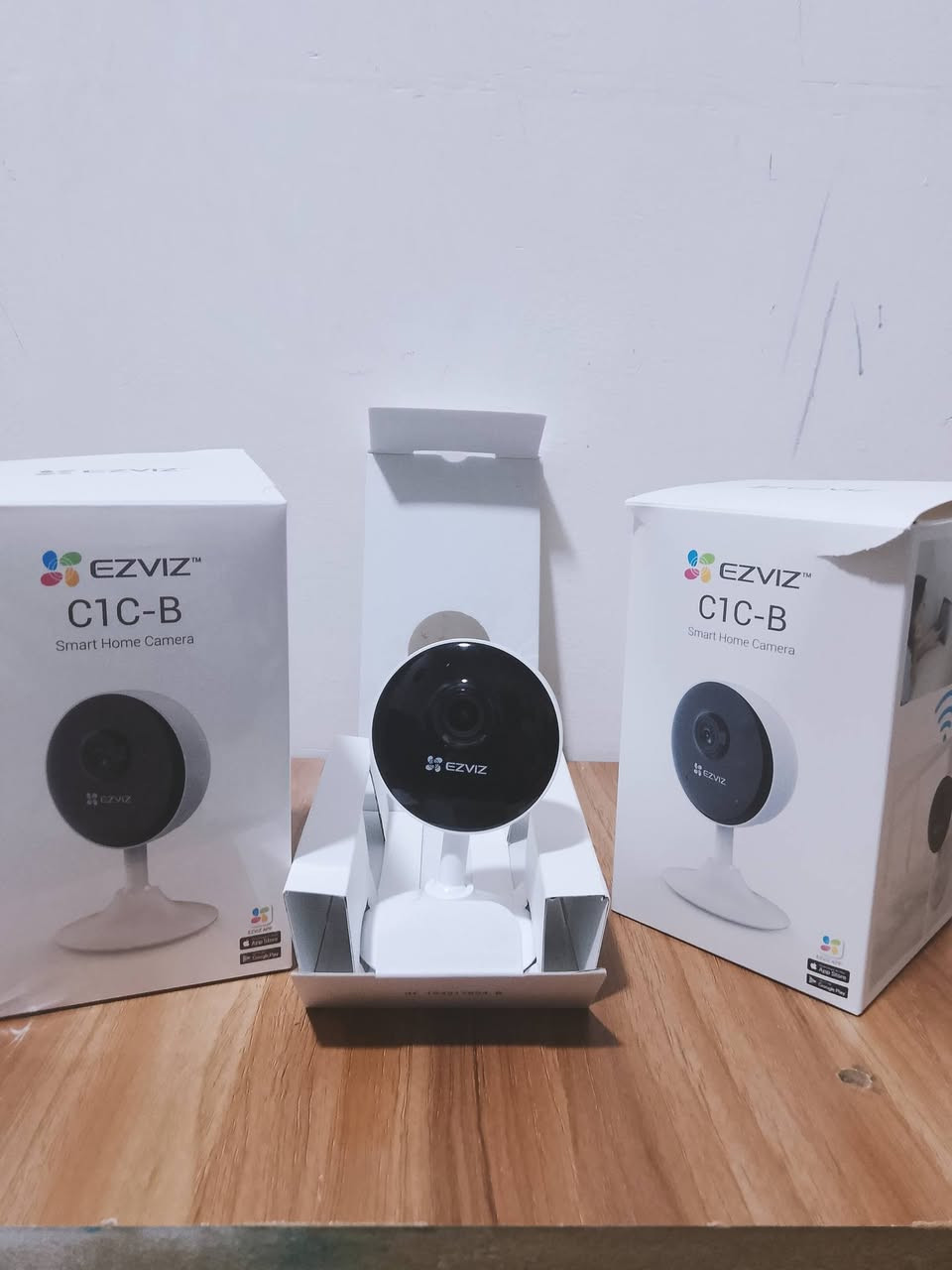 السلام عليكم 
تتوفر كامرات ازفز جديده غير مربوطه بحساب داخليه .***********
