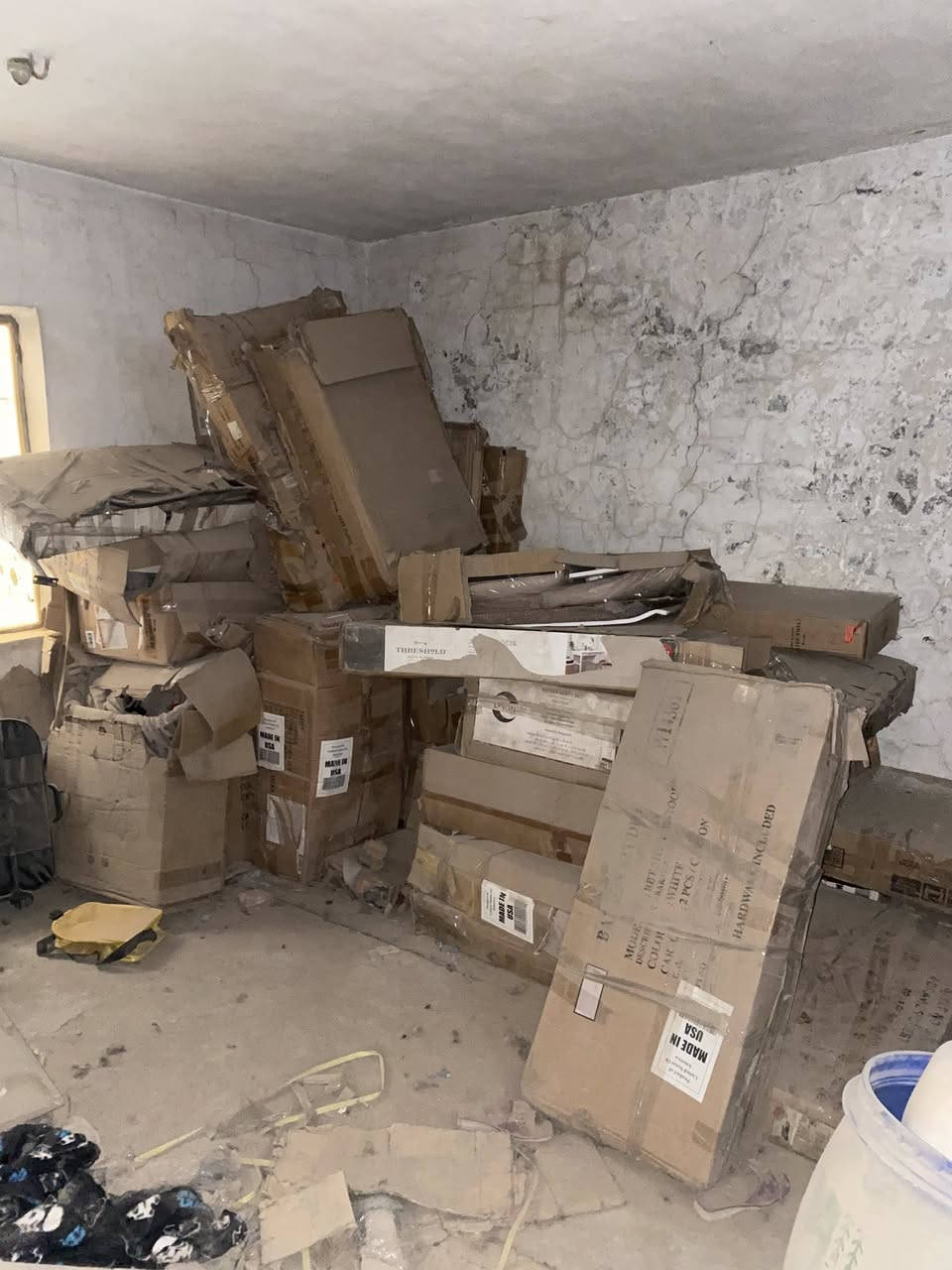 سلام عليكم للبيع بيهن تخومه وبيه عرباين اطفال وبيهن كراسي وبيهن جرابي وبيهن كراسي اطفال مال سياره وبيهن ميوزه طعام 
ابيع كوم حطب 
مكاني بغداد جسرديالى القديم 
***********
