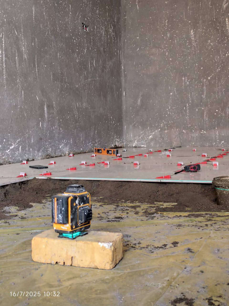 خلفه سيراميك متفرغ لشغل شرط شغل درجه اولى نضافه العمل والتزام العمل وبإشراف هندسي  نشتغل كافت نواع سيراميك ولبورسلين***********
