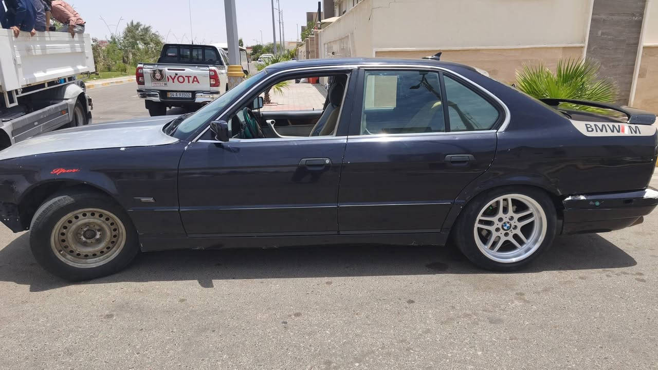 سلام عليكم  حبايب كلبي البيع  بيام دبليو محرك V6 مسكر سيراه كشناته كهرباء  دواكله نضيفه سياره يرادله ترتيب مديل 1990  ويل ام تايرات جديد سنويته تنتهي 2027 سياره تحويل ثاني يوم سعر 40وبيه مجال لشرايه رقم ***********واتساب
