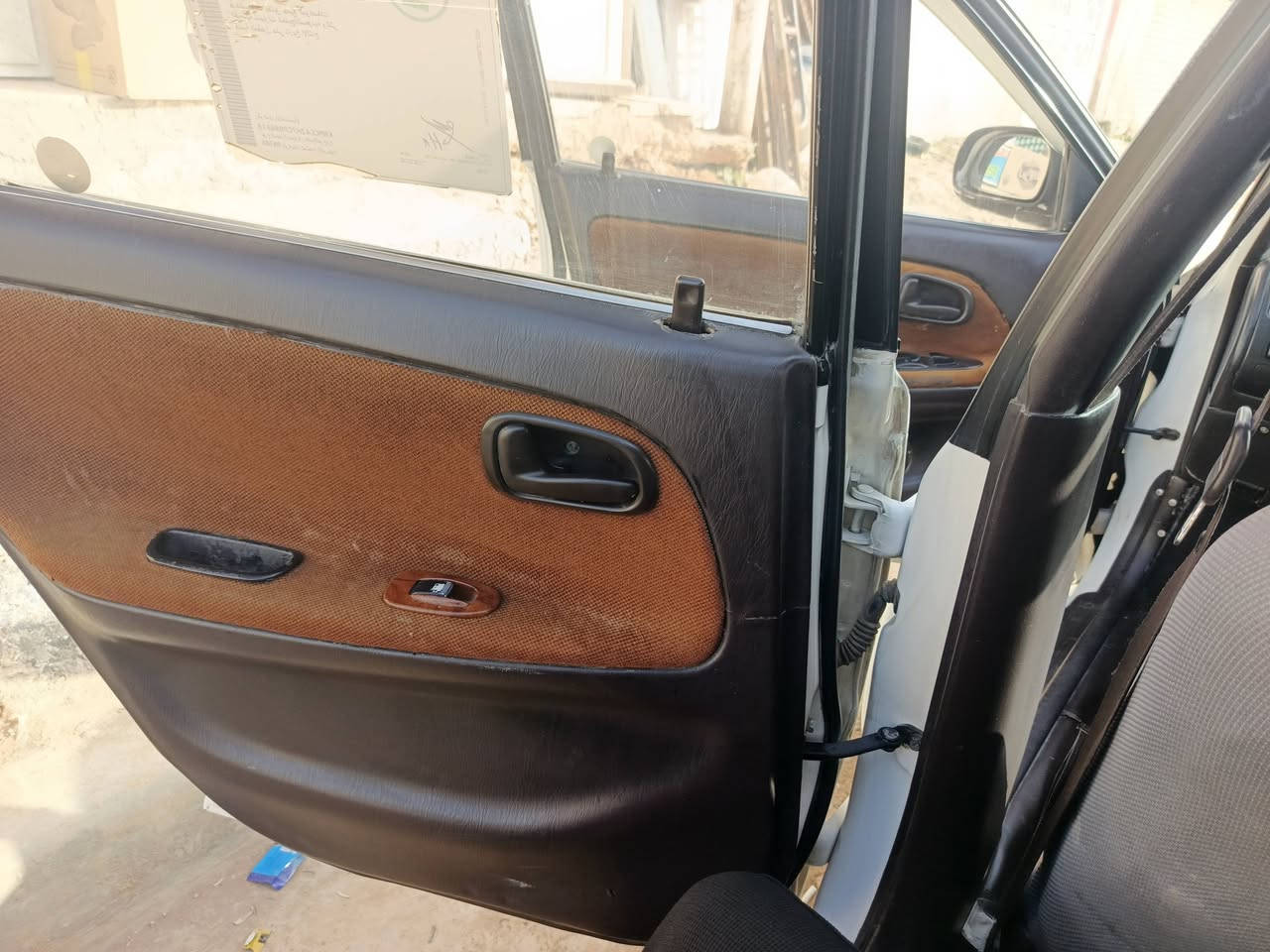 السلام عليكم
كورلا موديل 95 للبيع 
السيارة بلاديه بدون أي صبغ 
نظافتها مثل ماموضح بالصور 
سنتر لوك شغال .. تبريد شغال 
تدفئة شغاله كل الكهربائيات شغاله
رقم اربيل الدولي عندي وكاله عامه 
تحويل مباشر ما أسوي وكاله 
نواقص السيارة حداديه أماميه 
وبولبرين امامي فقط 
مكان السيارة حله المركز شارع 60 
السعر 52 وبيها مجال بسيط
للاستفسار 
***********
