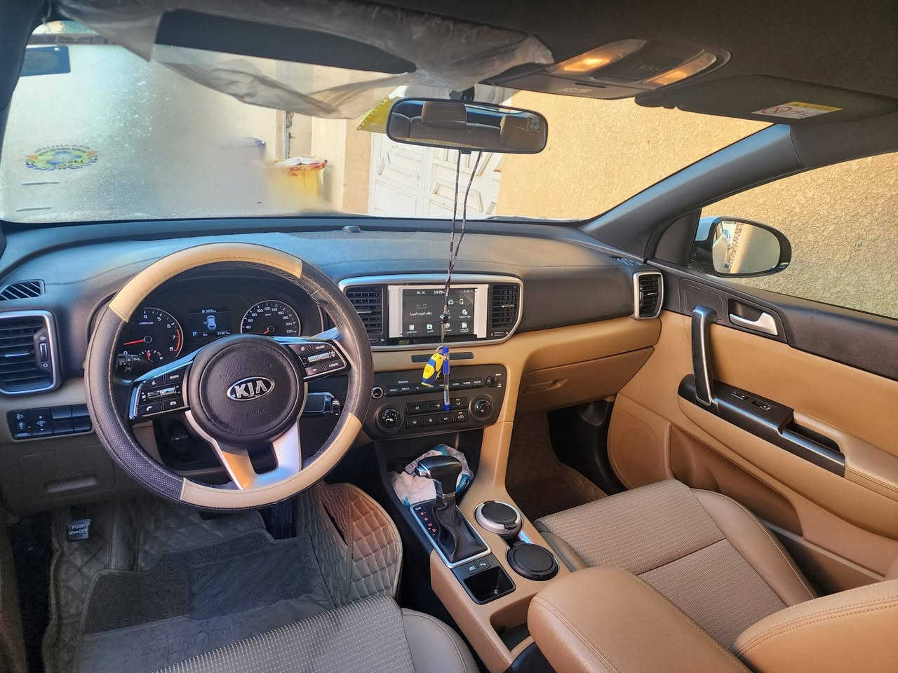 السلام عليكم. سبورتج موديل ٢٠٢٠الشركه الدوليه
كفاله عامه 
ماشيه ٣٣ الف شرط
بغداد بأسمي شرط التحويل
مواصفات اعتياديه 
السعر ٢١٠
ديالى ..بعقوبه 
***********
