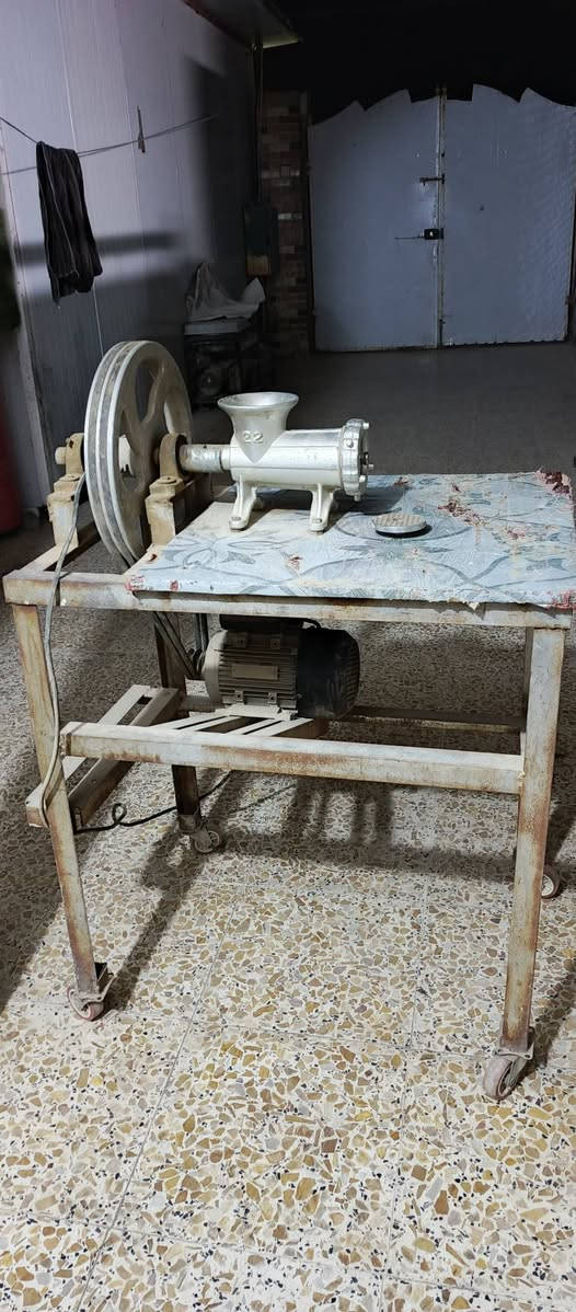 ماكنت ثرم للبيع اخت الجديده استخدام قليل حجم 22ماطور كبير السعر 175الف ***********واسط قضاء الحي
