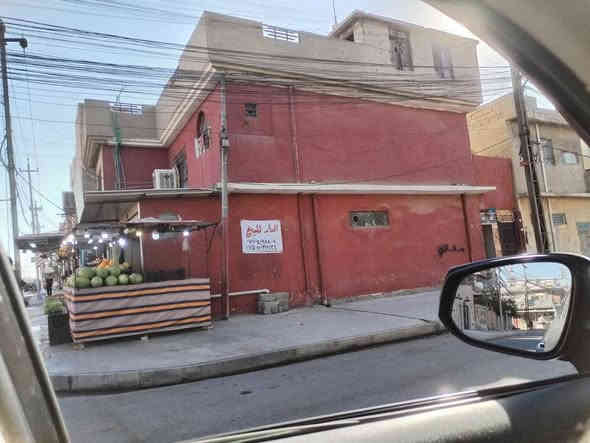 بيع مستعجل 
بيت للبيع في حي الهاتف بالقرب من سكة القطار 
مساحه 150 متر 
يتكون من بيت وشقه مفصولين وثلاث محلات مؤجرين 
يتكون البيت من غرفتين نوم وهول ومطبخ وصحيات 
والشقه تتكون من غرفتين نوم وهول ومطبخ وصحيات 
للاستفسار الاتصال على الارقام 
***********
***********
