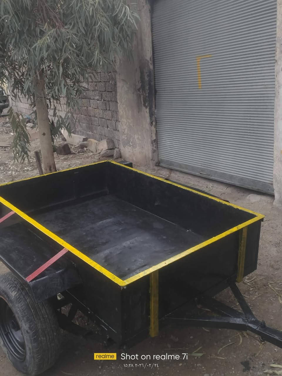 سلام عليكم للبيع عربانه خلف سيارة سعر 150 الف ***********
